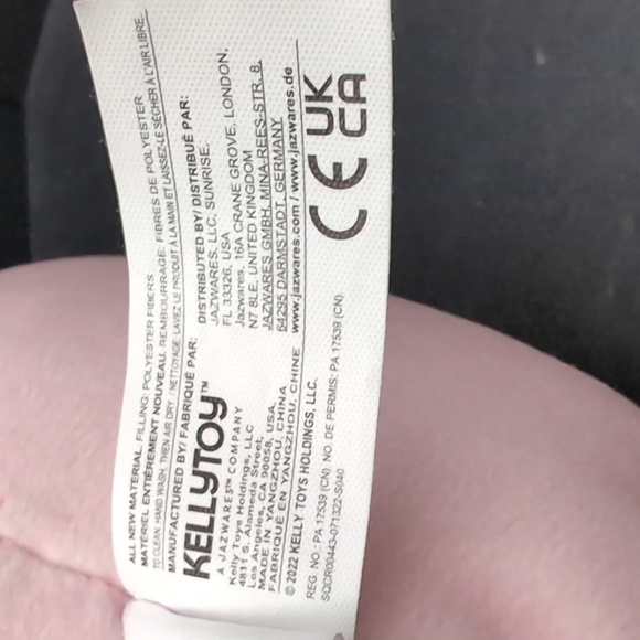 Squishmallows Yara The Yeti Pastel Rainbow Plush Toy. - Picture 6 of 7